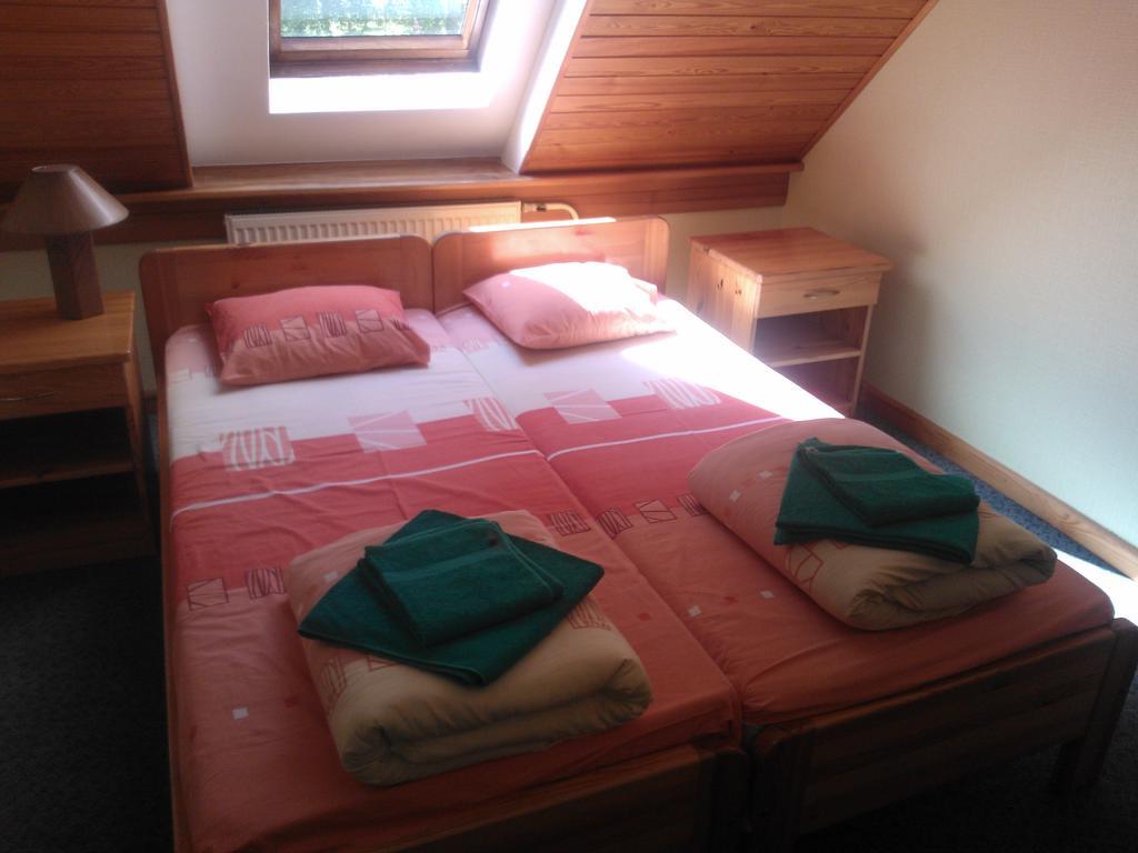 Zirini Hotel Kolka Kamer foto